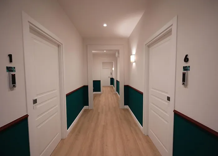 Extra Bed & Breakfast *