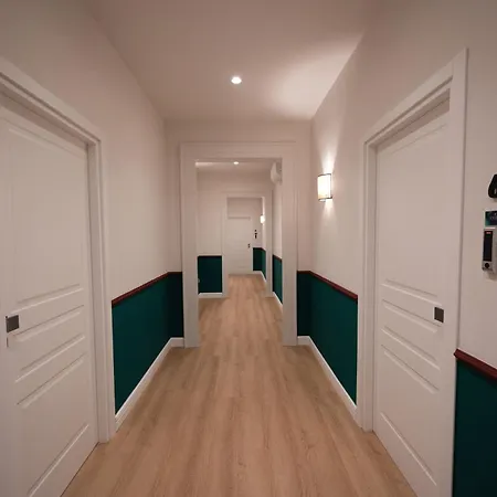 Extra Bed & Breakfast *